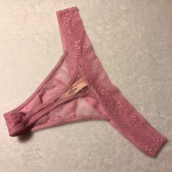 Victoria’s Secret NWT Lace Thong - Picture 3 of 3